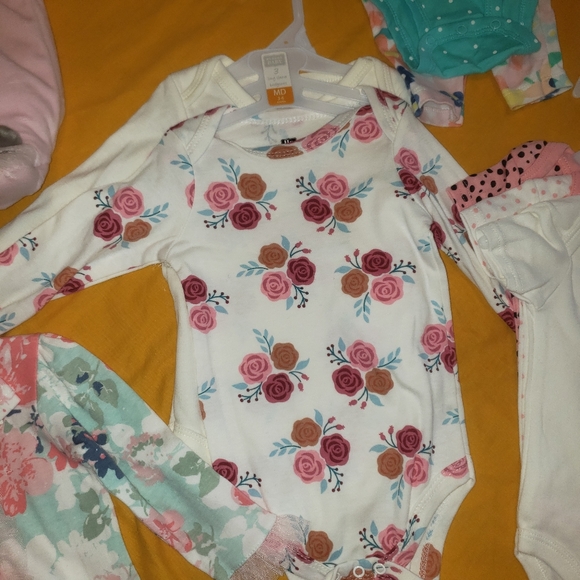 Baby girl outfit bundle - Picture 4 of 7